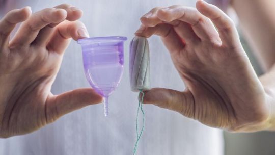 El costo de menstruar: Muchas argentinas se ven obligadas a usar papel o trapos cada mes