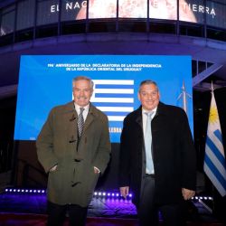 El canciller Felipe Solá y el embajador de Uruguay en Argentina Carlos Enciso, en el Planetario | Foto:cedoc