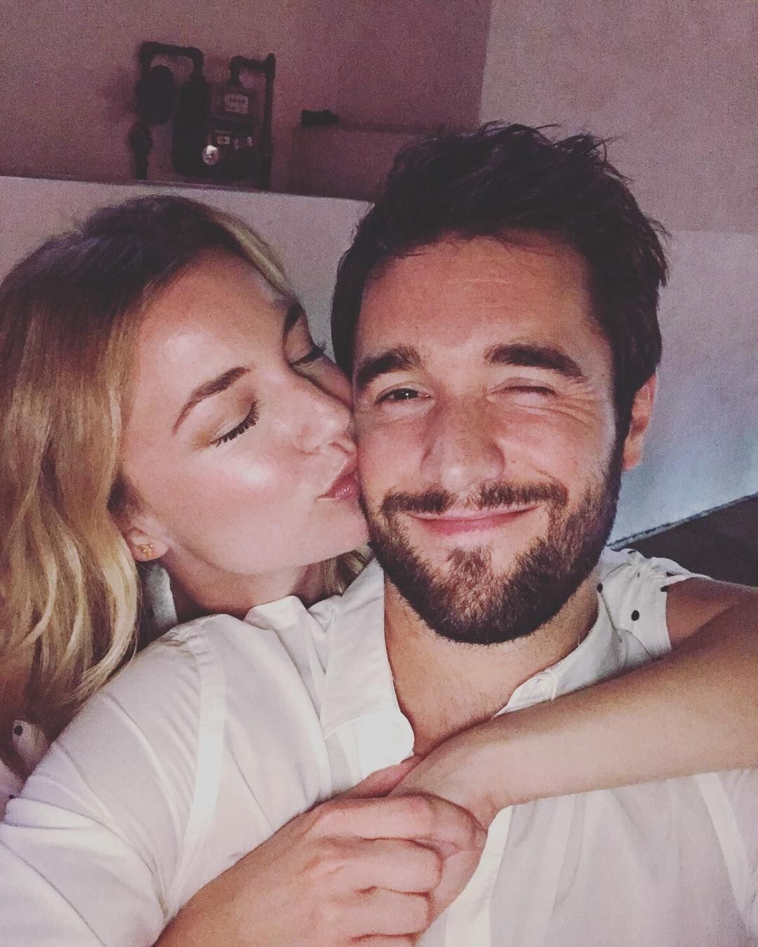 Emily VanCamp y Josh Bowman, de "Revenge", fueron padres en secreto