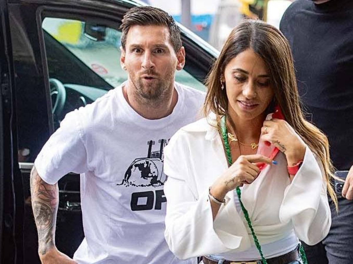 antonela-roccuzzo-en-paris-los-detalles-de-un-simple-look-de-verano-1222246