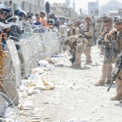 En esta imagen el Cuerpo de Marines de los Estados Unidos proporcionan asistencia durante una evacuación en el Aeropuerto Internacional Hamid Karzai, Kabul, Afganistán. | Foto:Nicholas Guevara / US MARINE CORPS / AFP