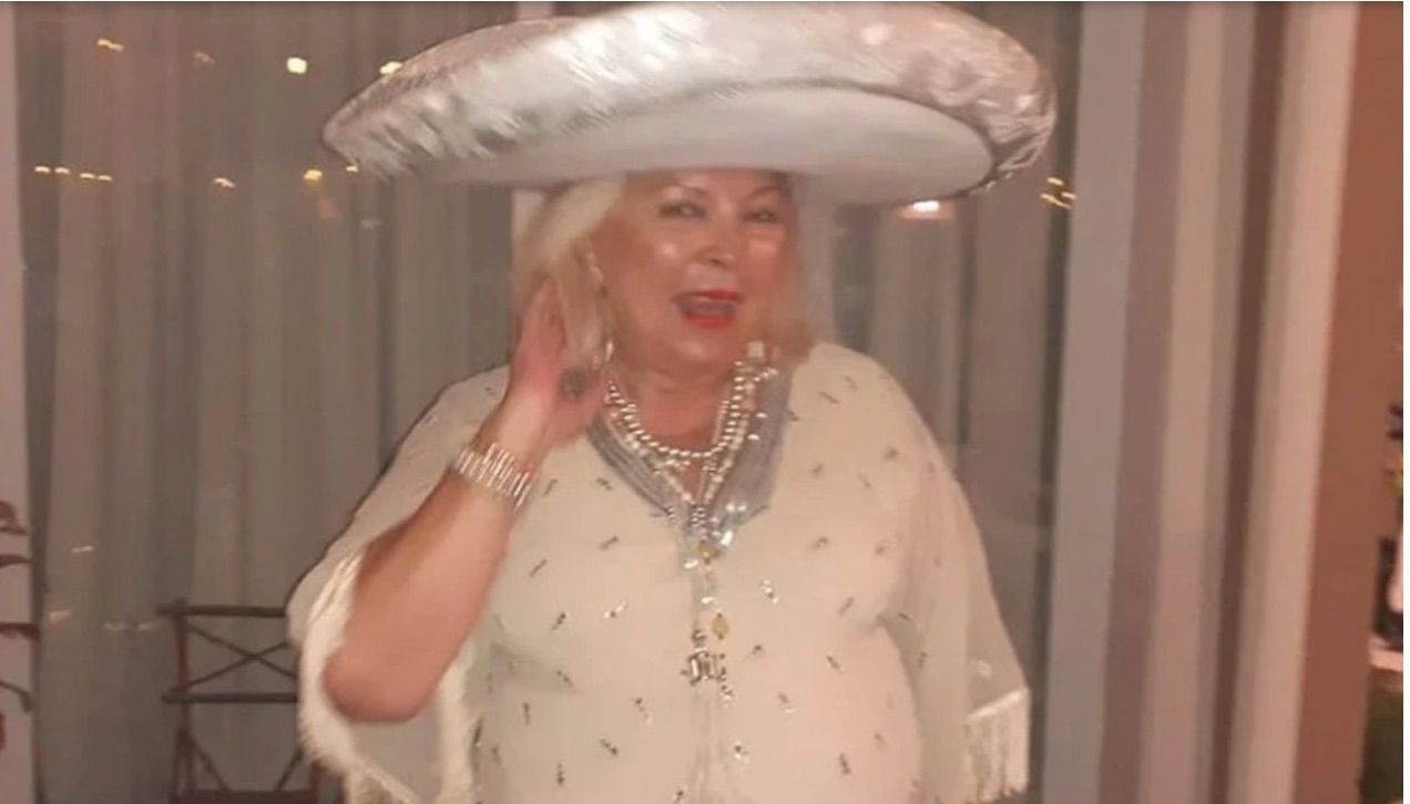 Elisa "la chamarrita"Carrió en su fiesta de cumpleaños de diciembre de 2020.