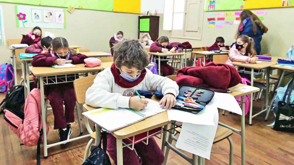 20210829_distancia_alumnos_aulas_telam_g