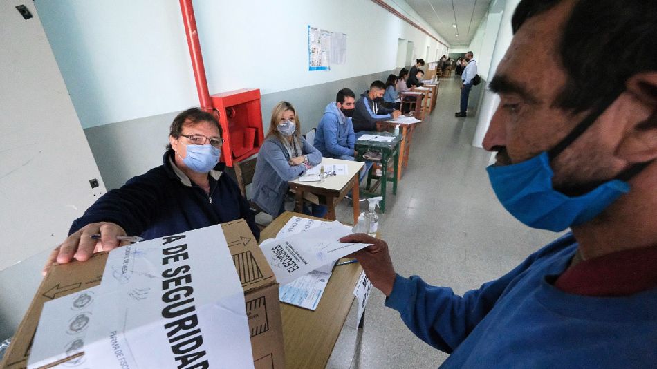 Aunque algunas mesas abrieron con demora, las elecciones se desarrollan con normalidad en Corrientes.