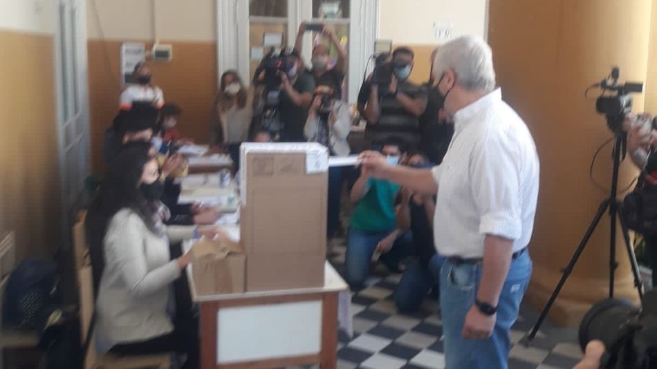 El candidato del peronismo, Fabián Ríos, al votar este domingo en las elecciones correntinas.