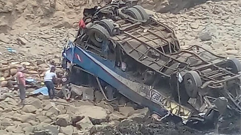 colectivo accidentado en Perú 20210831