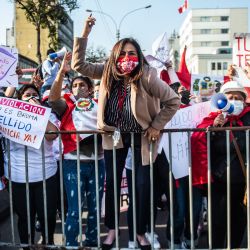 Mujeres participan en una manifestación contra el primer ministro de Perú, Guido Bellido, por las declaraciones misóginas que hizo contra una congresista, frente al Congreso peruano en Lima. | Foto:Ernesto Benavides / AFP