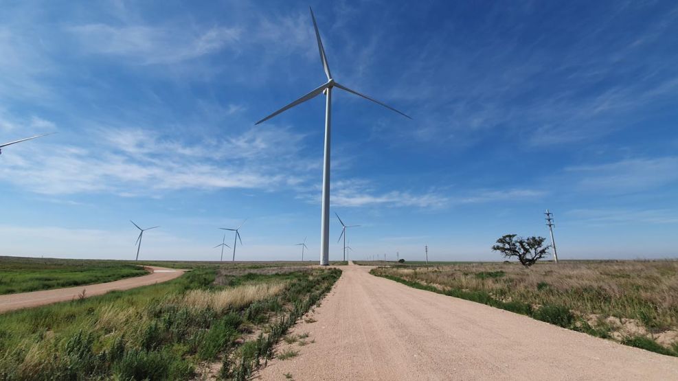 Cómo son los aerogeneradores de 110 metros que producen el 10% de la  electricidad de Argentina - LA NACION