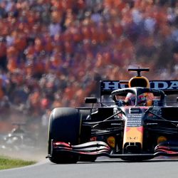 El piloto holandés de Red Bull, Max Verstappen, corre en el circuito de Zandvoort durante el Gran Premio de Holanda de Fórmula Uno en Zandvoort. | Foto:Andrej Isakovic / AFP