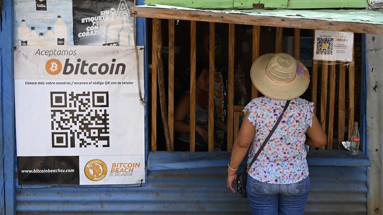 Bitcoin: pasó un mes desde que El Salvador lo adoptó como moneda y crece su  influencia en la región | Perfil