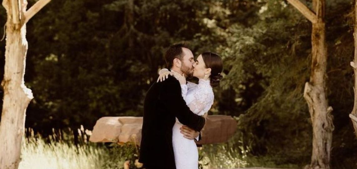 El romántico vestido de novia Ralph Lauren elegido por Lily Collins