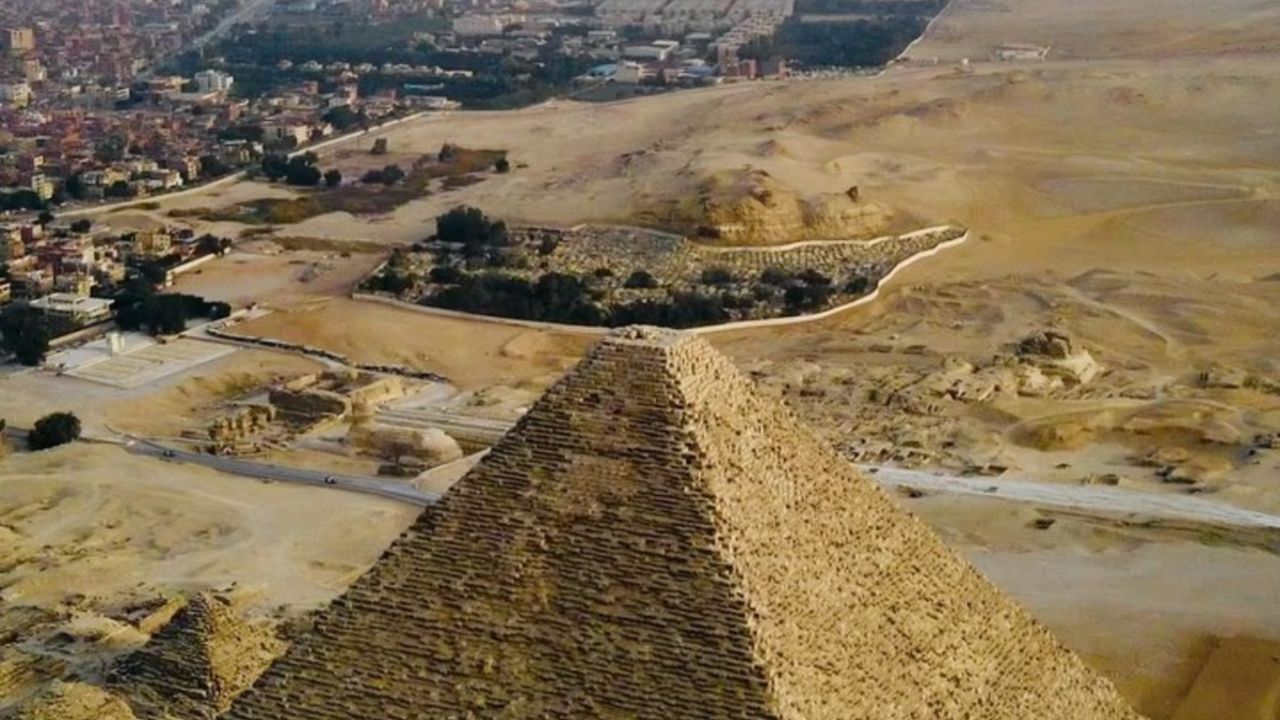 Así se ve desde las alturas la Gran Pirámide de Giza, en Egipto Weekend