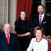 La princesa Ingrid Alexandra imitó a su madre y trabajó como camarera