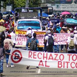 Integrantes de organizaciones sociales marchan durante una protesta en contra de la entrada en vigor de la llamada  | Foto:Xinhua / Alexander Peña