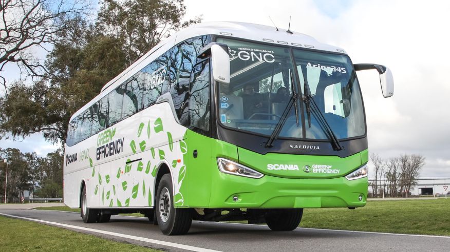 Así es el nuievo bus interurbano a GNC que Scania lanzó en Argentina 