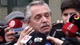 Alberto Fernández con periodistas