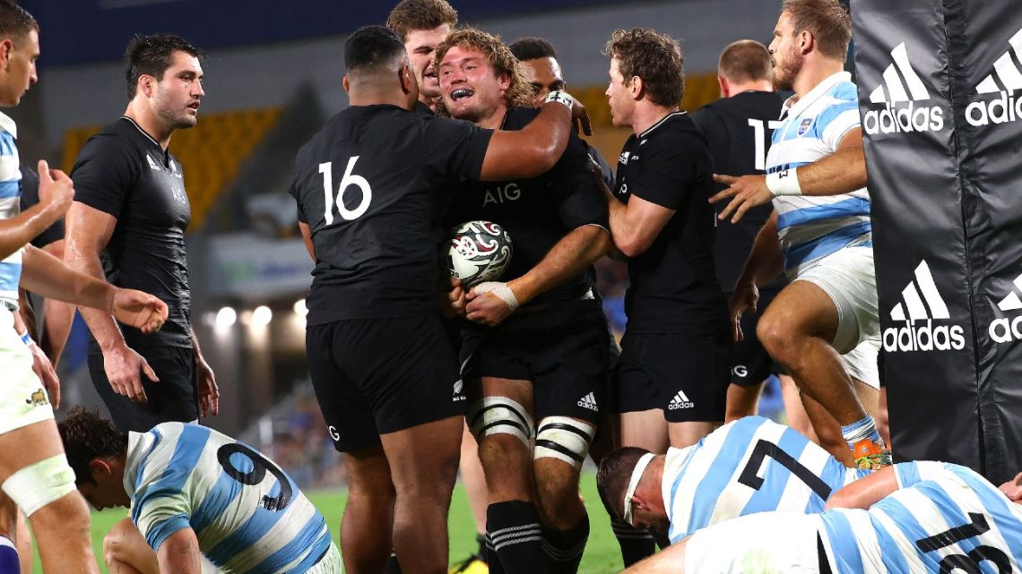 New Zealand's Ethan Blackadder (centre) celebrates a try that was disallowed later during the Rugby Championship match against Argentina at Cbus Super Stadium in Gold Coast on September 12, 2021.