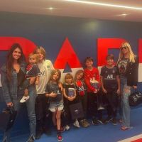 Cómo es y cuánto sale la camioneta con la que Wanda Nara pasea por París