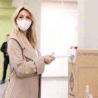 Fabiola Yáñez eligió un look impoluto para ir a votar por las PASO 2021
