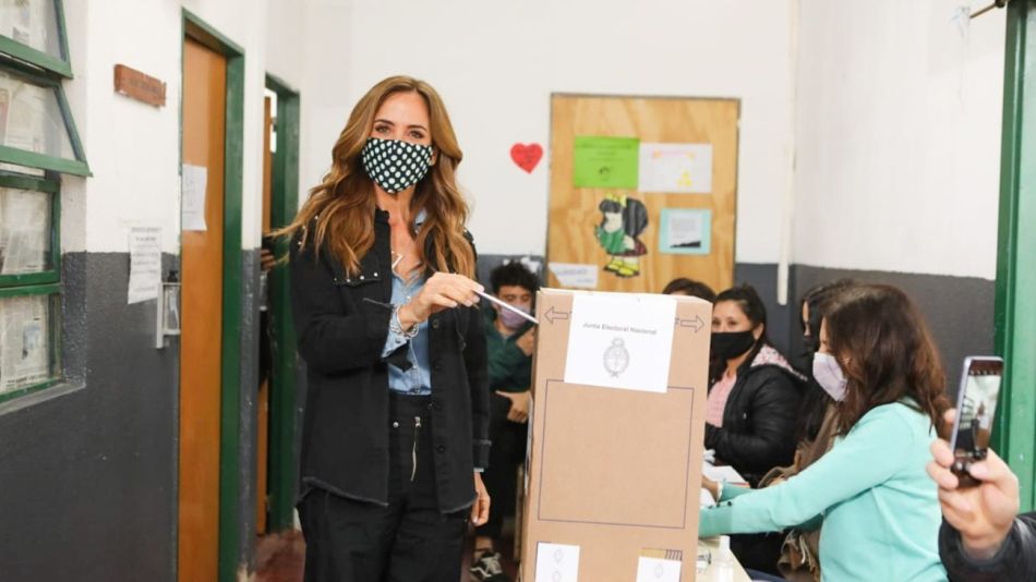 20210912 Votó Victoria Tolosa Paz en Gonnet