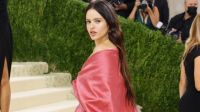 En clave Rosalía: homenaje a Lola Flores y lujo español para su debut en la MET gala 2021