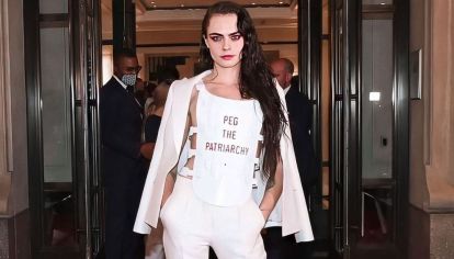 ¿Qué significa Peg the Patriarchy en el chaleco de Cara Delevingne?