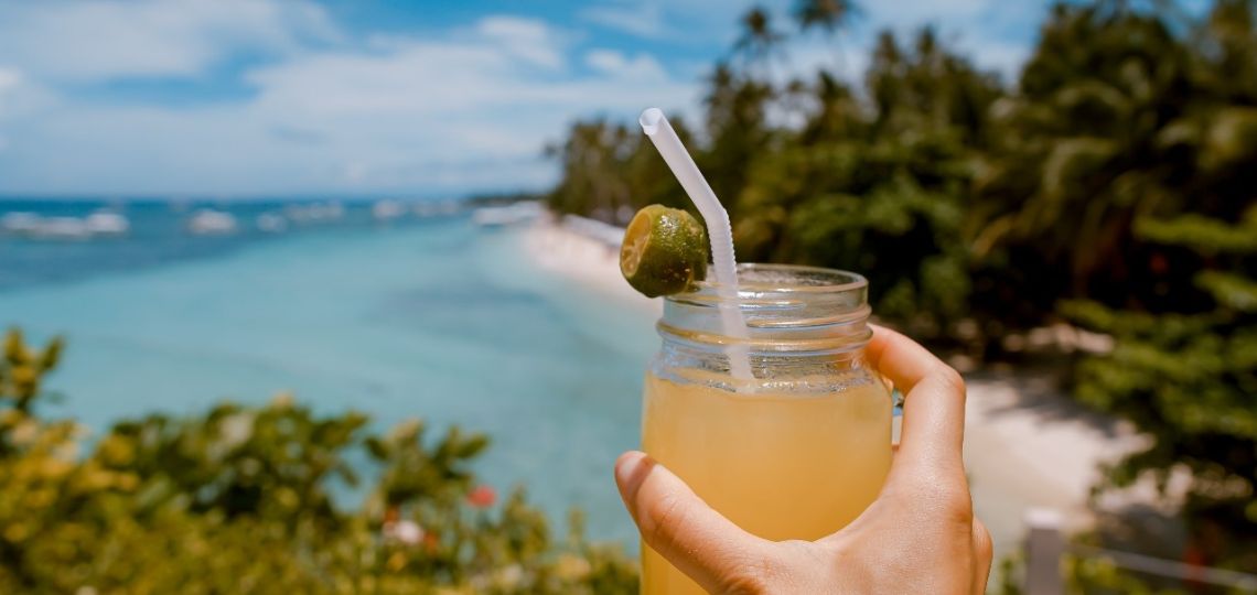 Probar Brasil: recetas de cócteles para sentirte por un rato en la playa