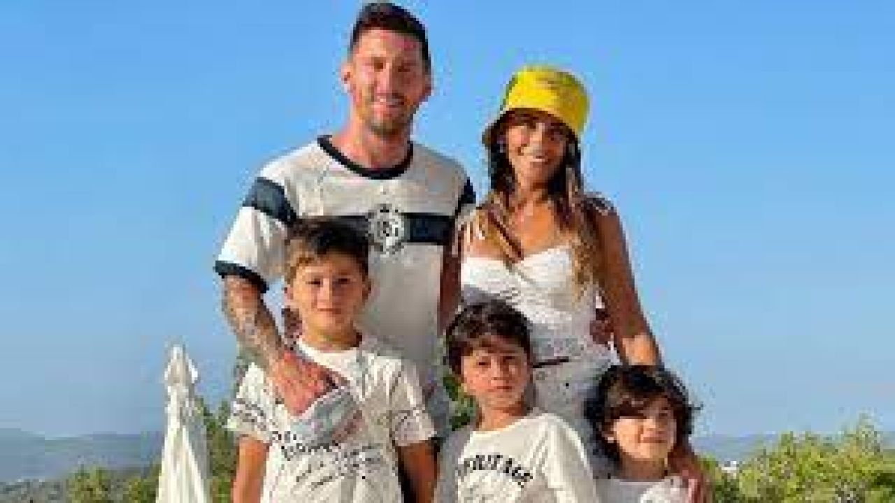 Loe Messi: Leo y Antonella con sus hijos Ciro, Mateo y Thiago. | Foto:cedoc