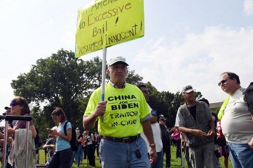 Washington: marcha para que no se siga con el juicio a quienes asaltaron el Capitolio el jueves 6 de enero de 2021.