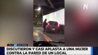 Casi arrolla a una mujer en un local de comida rápida