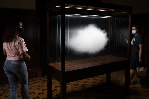 "La Nube", una de las obras de Leandro Erlich que se exponen en "A Tensão" en Belo Horizonte (Brasil).