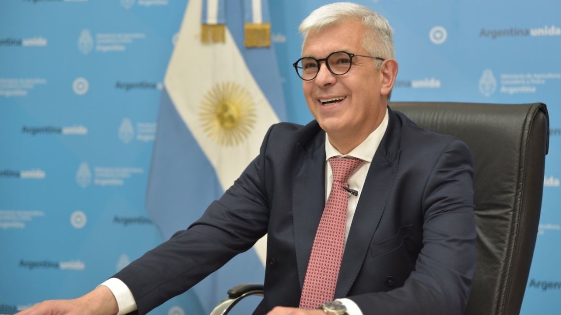 Julián Domínguez: "La carne es un bien cultural" y "no hay razón para que suba el asado" - Vimarsana News