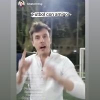 Las fotos de Benjamín Vicuña y Roberto García Moritán jugando al fútbol juntos: "Amigos"