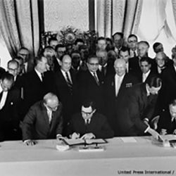 El 24 de septiembre de 1996 se firmó el tratado de prohibición completa de pruebas nucleares.