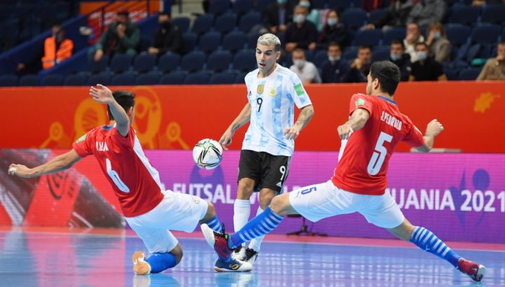 Argentina goleó a Paraguay y avanzó a cuartos de final del Mundial de Futsal. //@Argentina