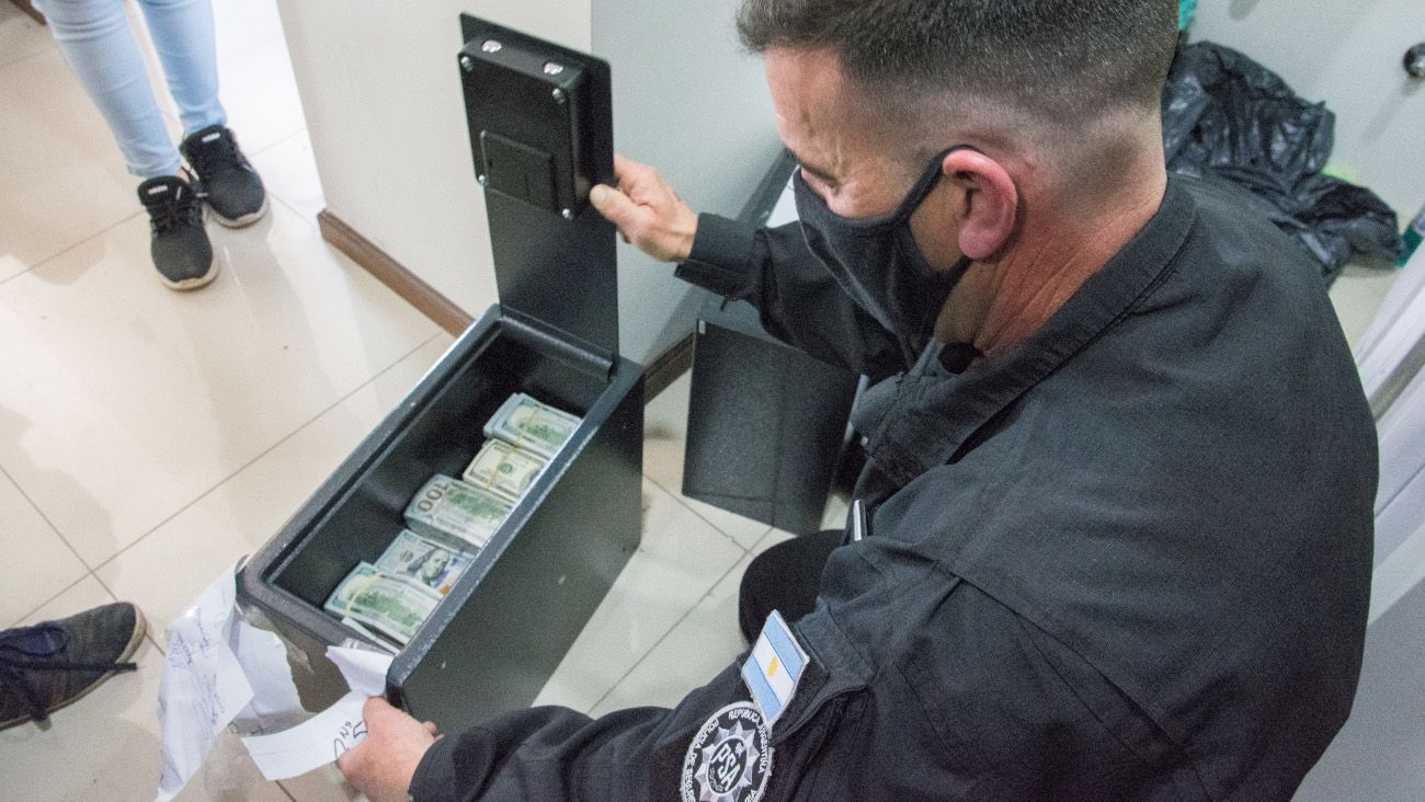 Megaoperativo por narcolavado en las provincias de Santa Fe y Salta. 