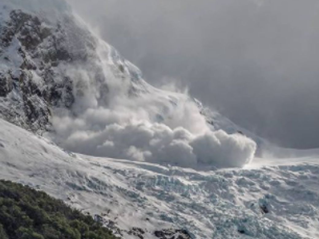 Una Avalancha En Un Glaciar De Santa Cruz Fue Un Espectaculo Extra Para Turistas Perfil