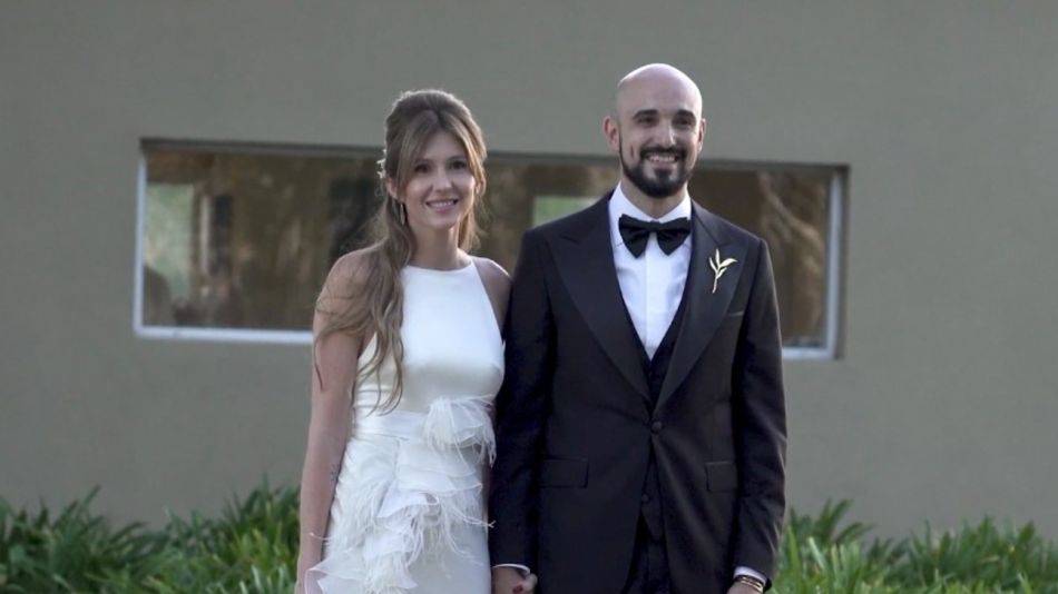  Todos los detalles del look de Abel Pintos y Mora Calabrese en su casamiento