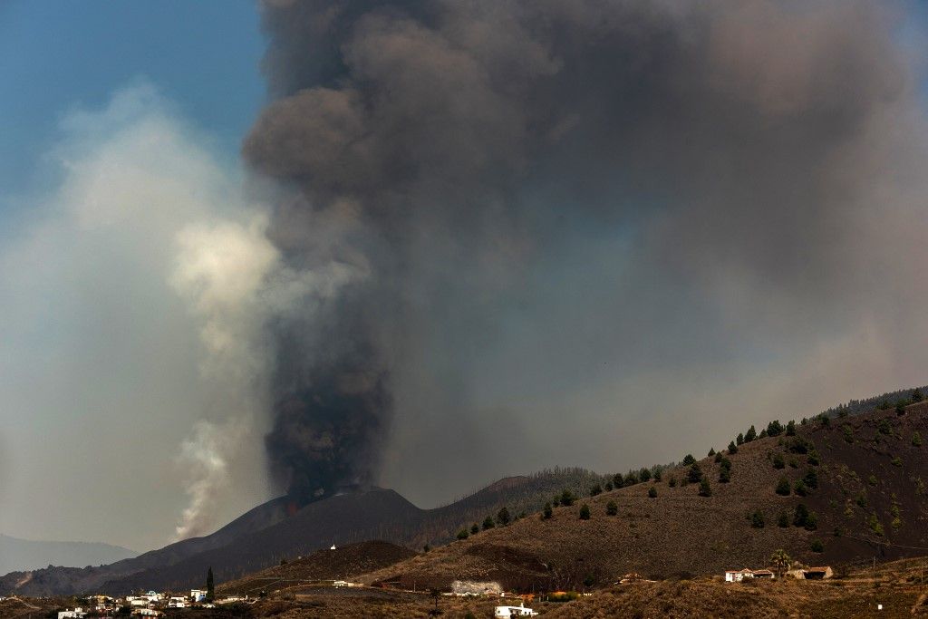 La erupción del volcán de Cumbre Vieja (Islas Canarias) se inició el 19 de septiembre y en una semana dejó casi 6.000 evacuados y 400 edificaciones dañadas.