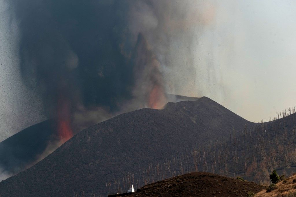 La erupción del volcán de Cumbre Vieja (Islas Canarias) se inició el 19 de septiembre y en una semana dejó casi 6.000 evacuados y 400 edificaciones dañadas.