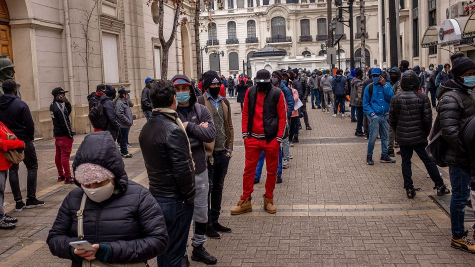 Chileans Swamp Pension Offices As Strict Coronavirus Lockdown Continues