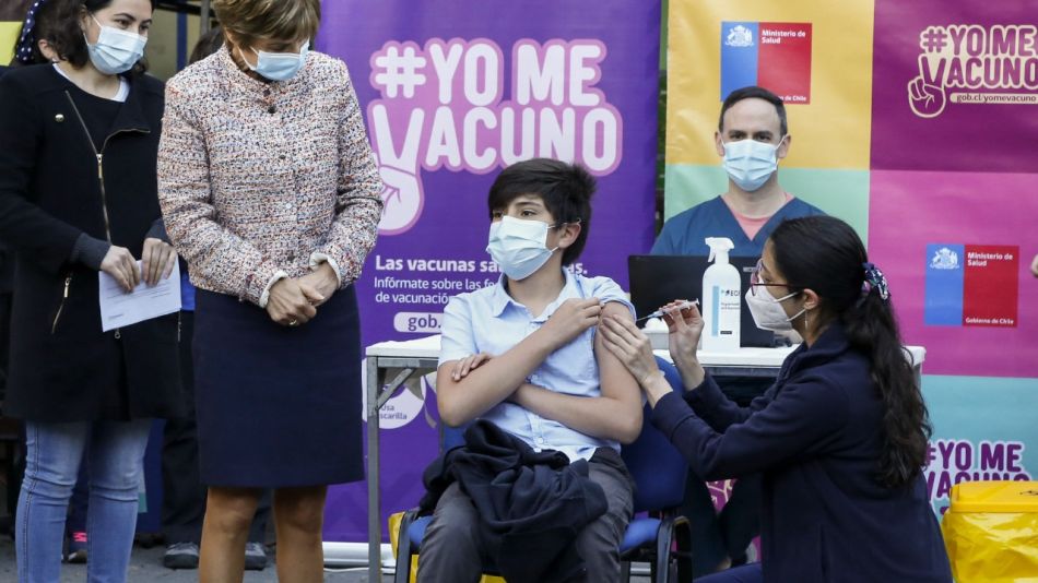 Chile comenzó este lunes a vacunar a niños de 6 a 11 años