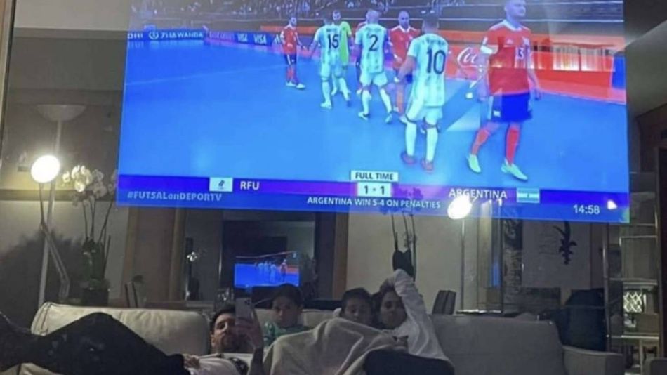 20210928 Messi televisión espejo