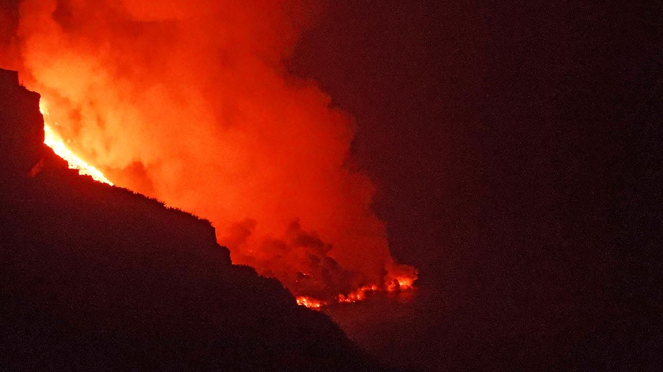 la lava llegó al mar