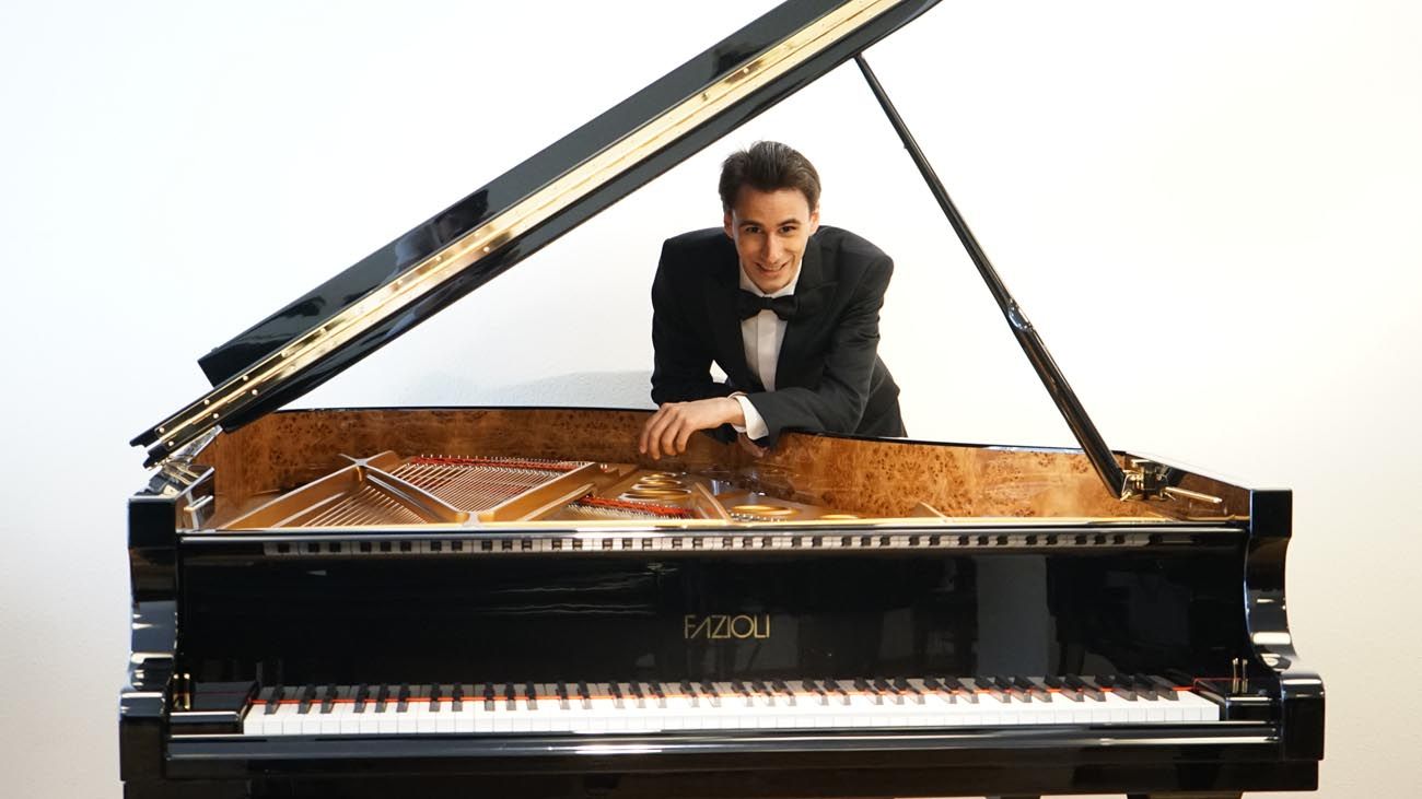 El pianista Tomás Alegre se presenta en el Teatro Colón