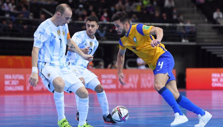 Argentina eliminó a Brasil en semifinales y jugará la final del Mundial de Futsal. //@Argentina