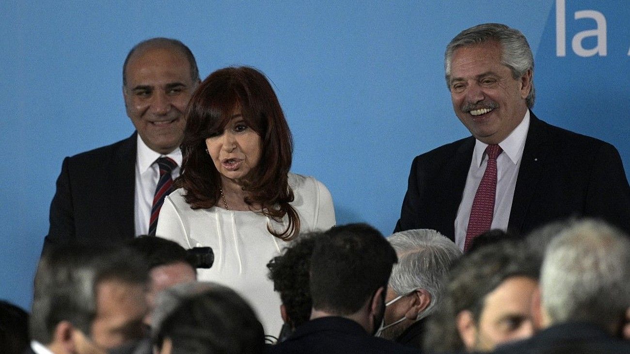 Las fotos que dejó el acto que volvió a mostrar en público a Alberto Fernández y Cristina Kirchner, luego de la carta que derivó en el cambio de Gabinete.