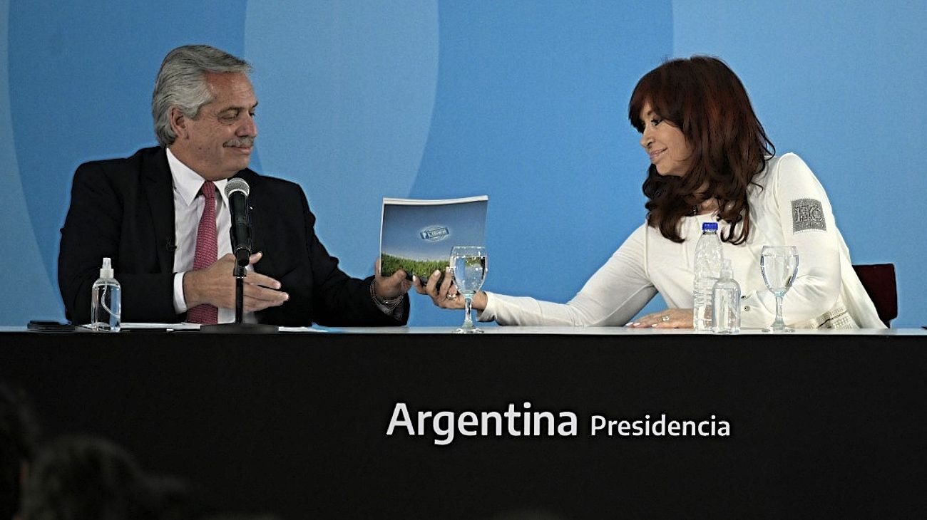 Las fotos que dejó el acto que volvió a mostrar en público a Alberto Fernández y Cristina Kirchner, luego de la carta que derivó en el cambio de Gabinete.