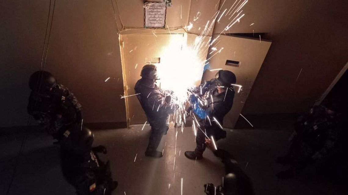 Handout photo released by Ecuador's National Police of policemen taking part in an operation at the Guayas 1 prison in Guayaquil, Ecuador, on September 30, 2021. 