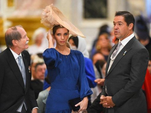 (De izq. a der.) Duarte Pio, duque de Braganza, princess María Margarita, duquesa de Anjou y su marido príncipe Luis Alfonso de Borbón, duque de Anjou. 